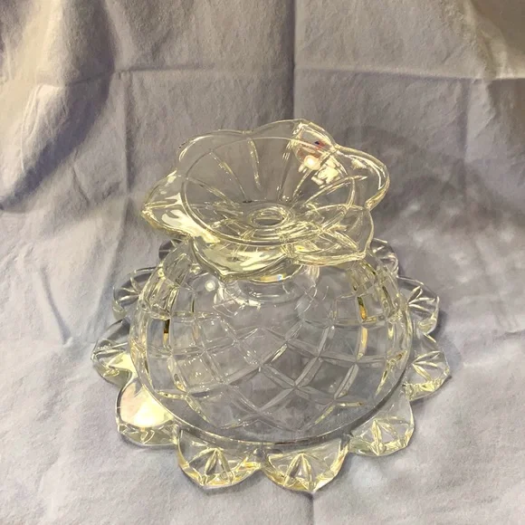 100% Beautiful Crystal Flower Shaped Serving/Candy Dish - Picture 2 of 3